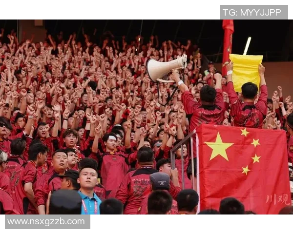 球迷热情呼喊球星名字展现激情与忠诚的足球文化魅力 球迷热情呼喊球星名字展现激情与忠诚的足球文化魅力